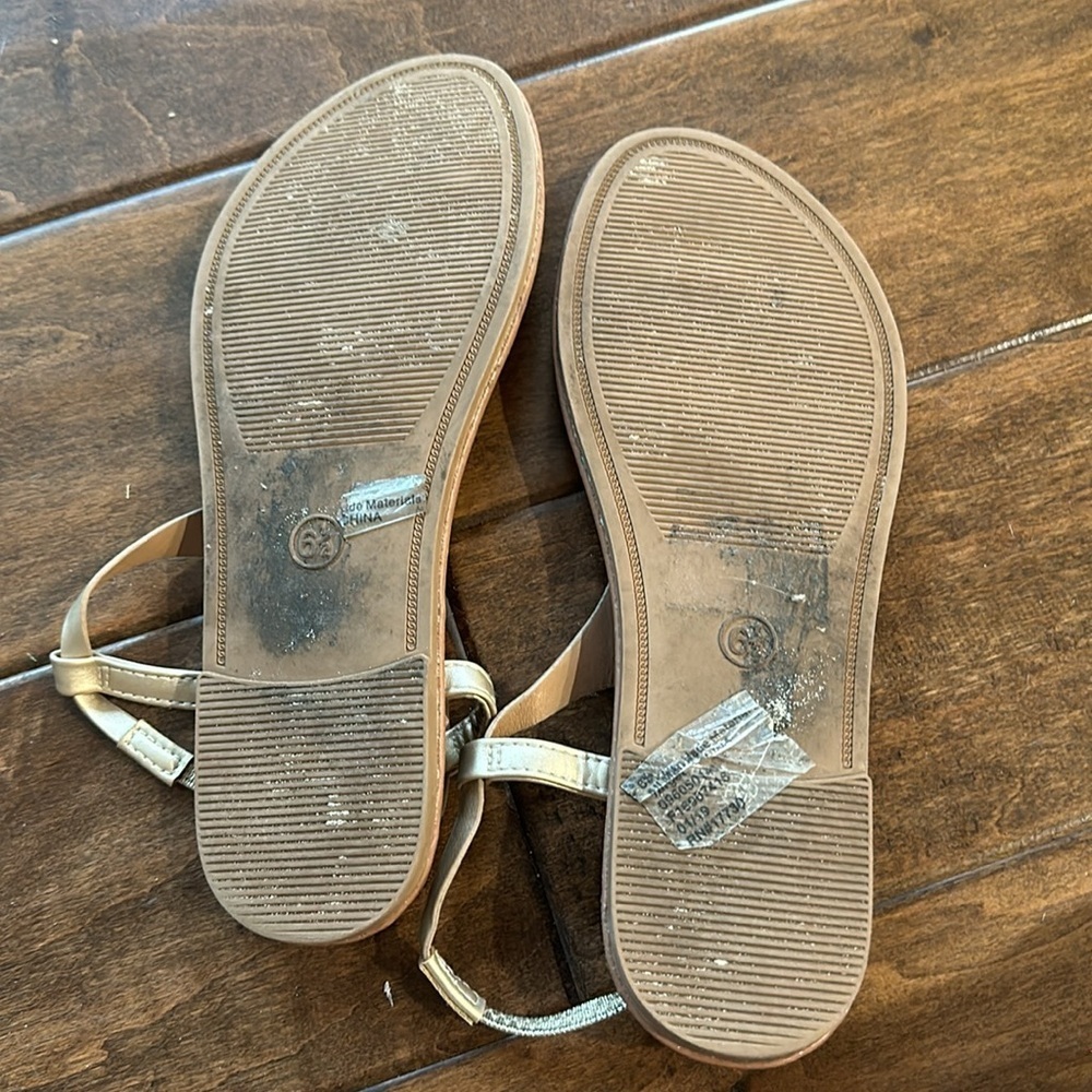 a new day good condition sandle - Picture 4 of 4